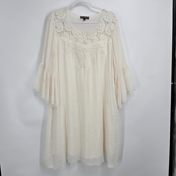 J Gee Dresses & Skirts - J Gee Cream Boho Beautiful Dress with 3/4 Bell sleeves